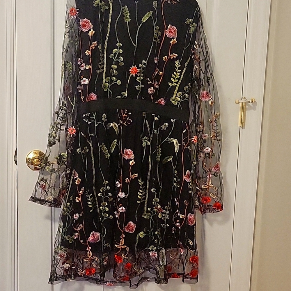 Milumia Embroidered black dress